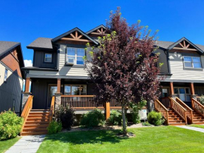 Perfect base Invermere 3/bd townhouse mt.views w/garage